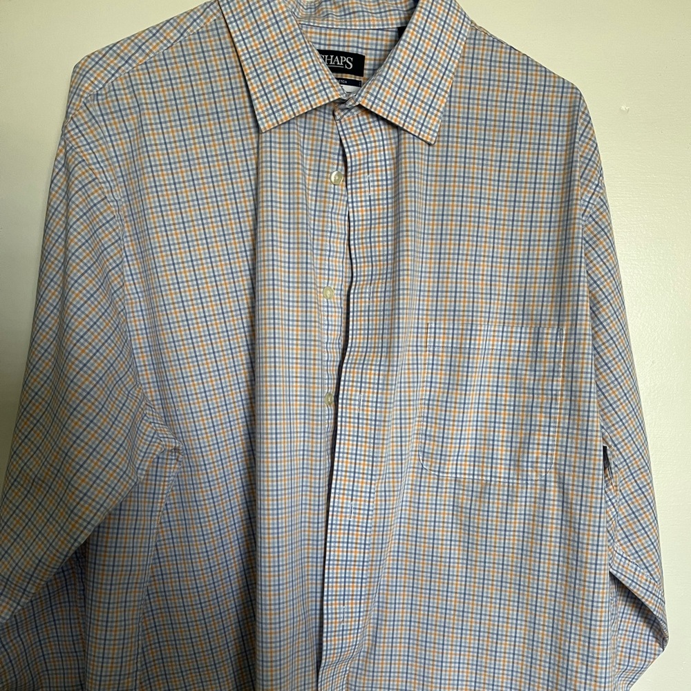 Excellent condition. Men’s Chaps button down shirt.
